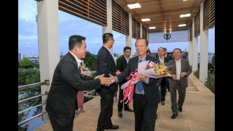 ឯកឧត្ដមរដ្ឋមន្ត្រី អញ្ជើញនិវត្តមកដល់កម្ពុជាវិញ ក្រោយបញ្ចប់កិច្ចប្រជុំ នៅសាធារណរដ្ឋសឹង្ហបុរី