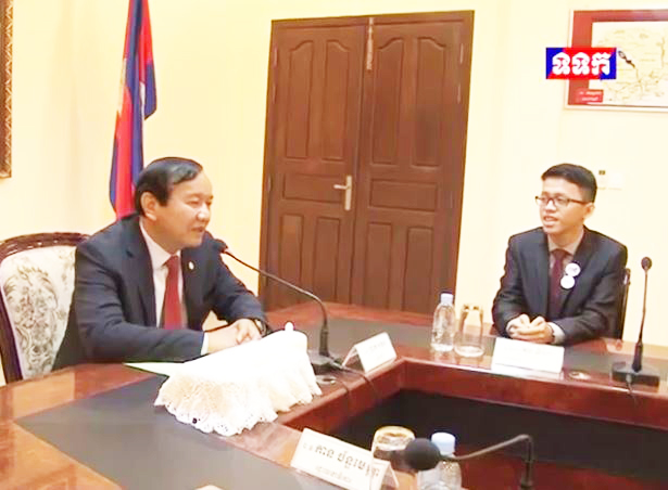 H.E Prak Sokhonn, minister of Posts and Telecommunications went to visit and encourage Kong Divin,  Microsoft PowerPoint 2010 award  winner on 02 September 2015.