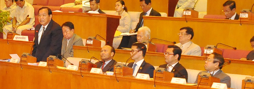H.E. Minister Prak Sokhonn led Delegates and Experts to Have Meeting with Senate’s Members to defend the Draft of Telecommunication Law at Senate Building on December 07, 2015.