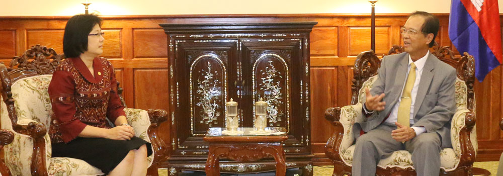 A Curtesy Call on H.E. Minister Tram Iv Tek by Ms. Areewan Haorangsi, Secretary General of the Asia-Pacific Telecommunity ( APT).