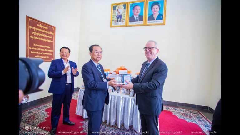 ពិធីទទួលអំណោយ ជាសម្ភារៈនិងឧបករណ៍ ដើម្បីចូលរួមបង្ការ និងទប់ស្កាត់ការរាតត្បាតនៃជំងឺ Covid-19 នៅកម្ពុជា