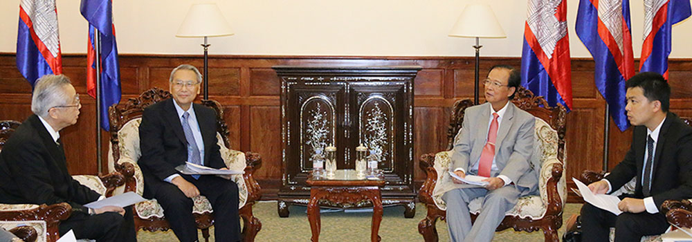 A courtesy call on H.E.Minister Tram Iv Tek by H.E. SHINOHARA KATSUHIRO.