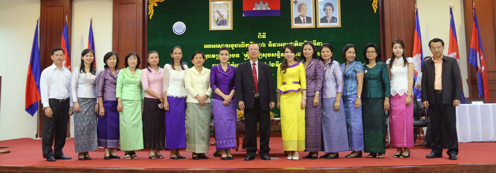 ឯកឧត្ដម ត្រាំ អីុវតឹក រដ្ឋមន្ត្រី​ក្រសួង​ប្រៃសណីយ៍ និង​ទូរគមនាគមន៍ អញ្ជើញ​ជា​អធិបតី​ក្នុង​ពិធី​អបអរ​សាទរ​ទិវា​អន្តរជាតិ​នារី ៨ មីនា ខួប​លើក​ទី ១០៦ ឆ្នាំ​២០១៧