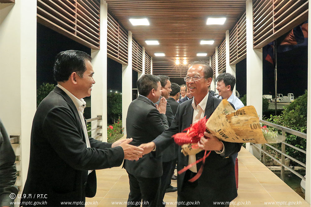 ​ឯកឧត្ដម​រដ្ឋមន្ត្រី​ ​អញ្ជើញ​និវត្ត​មកដល់​កម្ពុជា​វិញ​ ​ក្រោយ​បញ្ចប់​កិច្ចប្រជុំ​ថ្នាក់​រដ្ឋមន្ត្រី​ទូរគមនាគមន៍​ ​និង​ព័ត៌មាន​វិទ្យា​អា​ស៊ាន​លើក​ទី​១​៨​ ​និង​កិច្ចប្រជុំ​ពាក់ព័ន្ធ​ ​នៅ​សាធារណរដ្ឋ​ឥណ្ឌូ​នេ​ស៊ី​