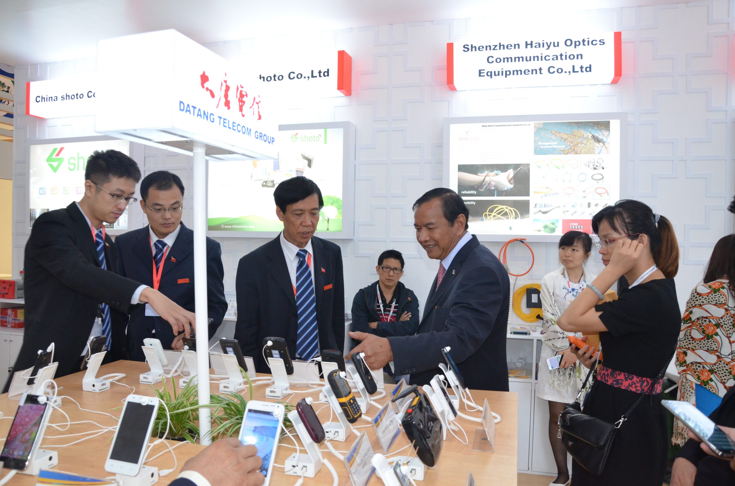 វិស័យ​ប្រៃសណីយ៍​និង​ទូរគមនាគមន៍​កំពុង​បោះជំហាន​ទៅមុខ​លើ​វិថី​នៃ​ការ​អភិវឌ្ឍន៍​របស់ កម្ពុជា