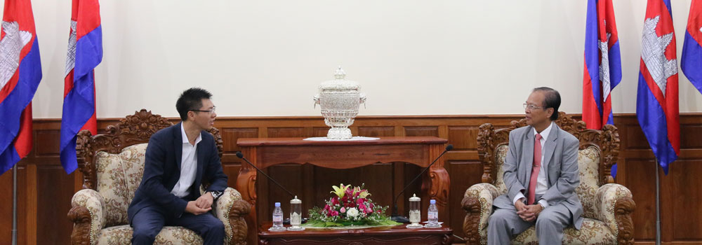 ឯកឧត្ដម ត្រាំ អីុវតឹក អនុញ្ញាត​ឲ្យ​អគ្គ​នាយក​របស់​​ក្រុម​ហ៊ុន​ ZTE​ ចូល​ជួប​សម្តែង​ការ​គួរ​សម​ និង​ពិភាក្សា​ការ​ងារ​ នៅទីស្ដីការក្រសួង​ប្រៃ​សណីយ៍​​ និង​ទូរ​គមនាគមន៍​