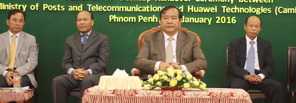 H.E. Minister Prak Sokhonn Presided over the FusionCloud Desktop Handover Ceremony between the Ministry of Posts and Telecommunications and Huawei Technologies on January 28, 2016.