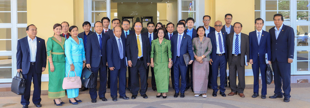 ឯកឧត្តមរដ្ឋមន្ត្រី ត្រាំ អុីវតឹក ទទួលជួបសំណេះសំណាល និងពិភាក្សាការងារជាមួយប្រតិភូគណៈកម្មការទី៩ នៃរដ្ឋសភា ដឹកនាំដោយលោកជំទាវ និន សាផុន&nbsp;