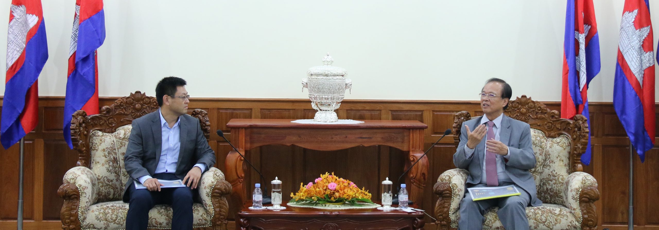 ឯកឧត្ដម​ ត្រាំ​ អុីវតឹក​ អនុញ្ញាត​ឲ្យ​លោក​ Ma Yanfeng​, Vice​ President​ of​ Huawei​ Marin​&nbsp;ចូល​ជួប​សម្ដែង​ការ​គួរសម​ និង​ពិភាក្សា​ការងារ​