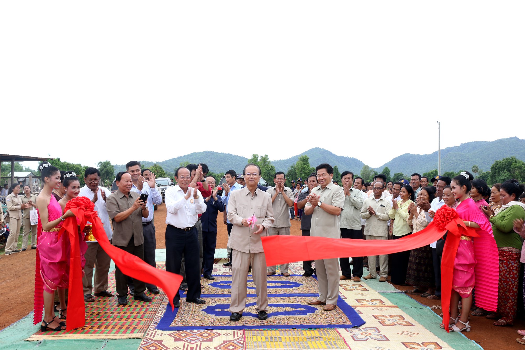 ឯកឧត្ដមរដ្ឋមន្ត្រី ត្រាំ អុីវតឹក អញ្ជើញសម្ពោធដាក់ឲ្យប្រើប្រាស់ជាផ្លូវការកំណាត់ផ្លូវលេខ 50C