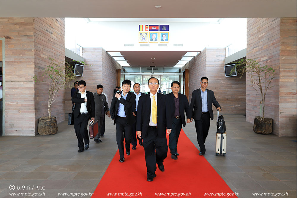 ឯកឧត្ដមរដ្ឋមន្ត្រី ត្រាំ អុីវតឹក ដឹកនាំប្រតិភូក្រសួងអញ្ជើញចូលរួមកិច្ចប្រជុំថ្នាក់រដ្ឋមន្ត្រីទូរគមនាគមន៍និងព័ត៌មានវិទ្យាអាស៊ានលើកទី១៨ និងកិច្ចប្រជុំពាក់ព័ន្ធ នៅសាធារណៈរដ្ឋឥណ្ឌូនេស៊ី