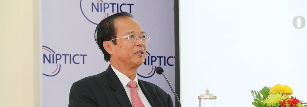 ឯកឧត្ដម ត្រាំ អីុវតឹក អញ្ជើញ​ជា​អធិបតី​ក្នុង​​សិក្ខា​សា​លា​​ស្តី​អំ​ពី​"​ការ​តម្រង់​ទិស​ដល់​អ្នក​ស្ម័គ្រ​ចិត្ត​បច្ចេក​វិទ្យា​គមនាគមន៍​ និង​ព័ត៌​មាន​ ជាតិ​/​អន្តរ​ជាតិ​ ប្រ​ចាំ​ឆ្នាំ​២០១៧​"​​