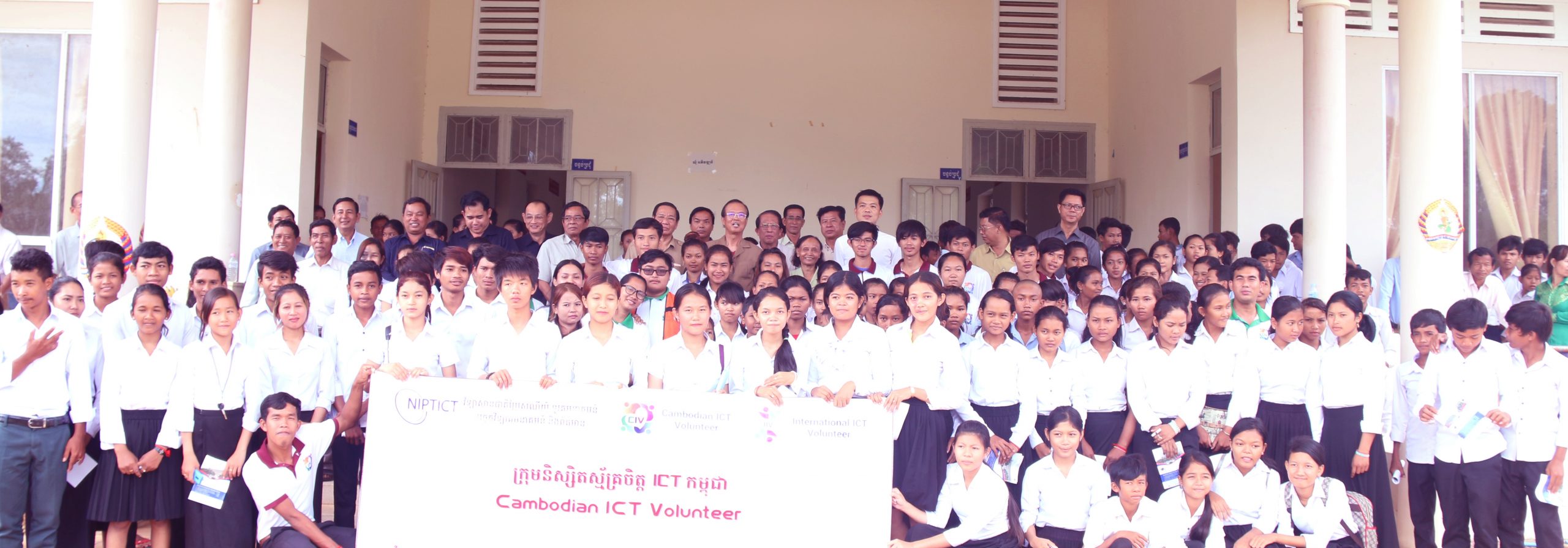 H.E.  Minister Tram Iv Tek Presided over the Closing Ceremony of the National ICT Volunteers 2016.