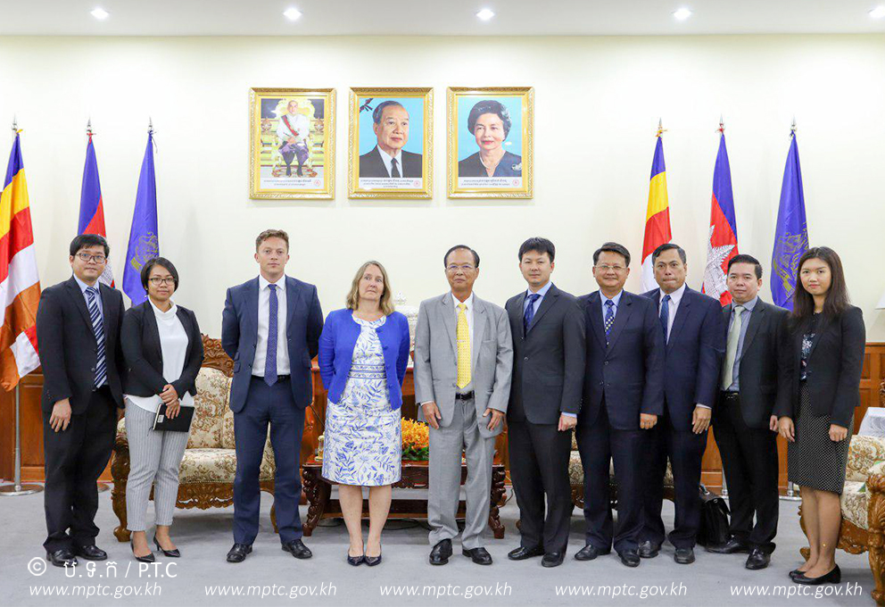 ឯកឧត្ដមរដ្ឋមន្ត្រី ត្រាំ អុីវតឹក អនុញ្ញាត​​​ឱ្យលោកជំទាវ Tina Redshaw ចូលជូបសម្ដែងការគួរសម និងពិភាក្សាកាងារ នៅទីស្ដីការក្រសួង​ប្រៃសណីយ៍និងទូរគមនាគមន៍&nbsp;