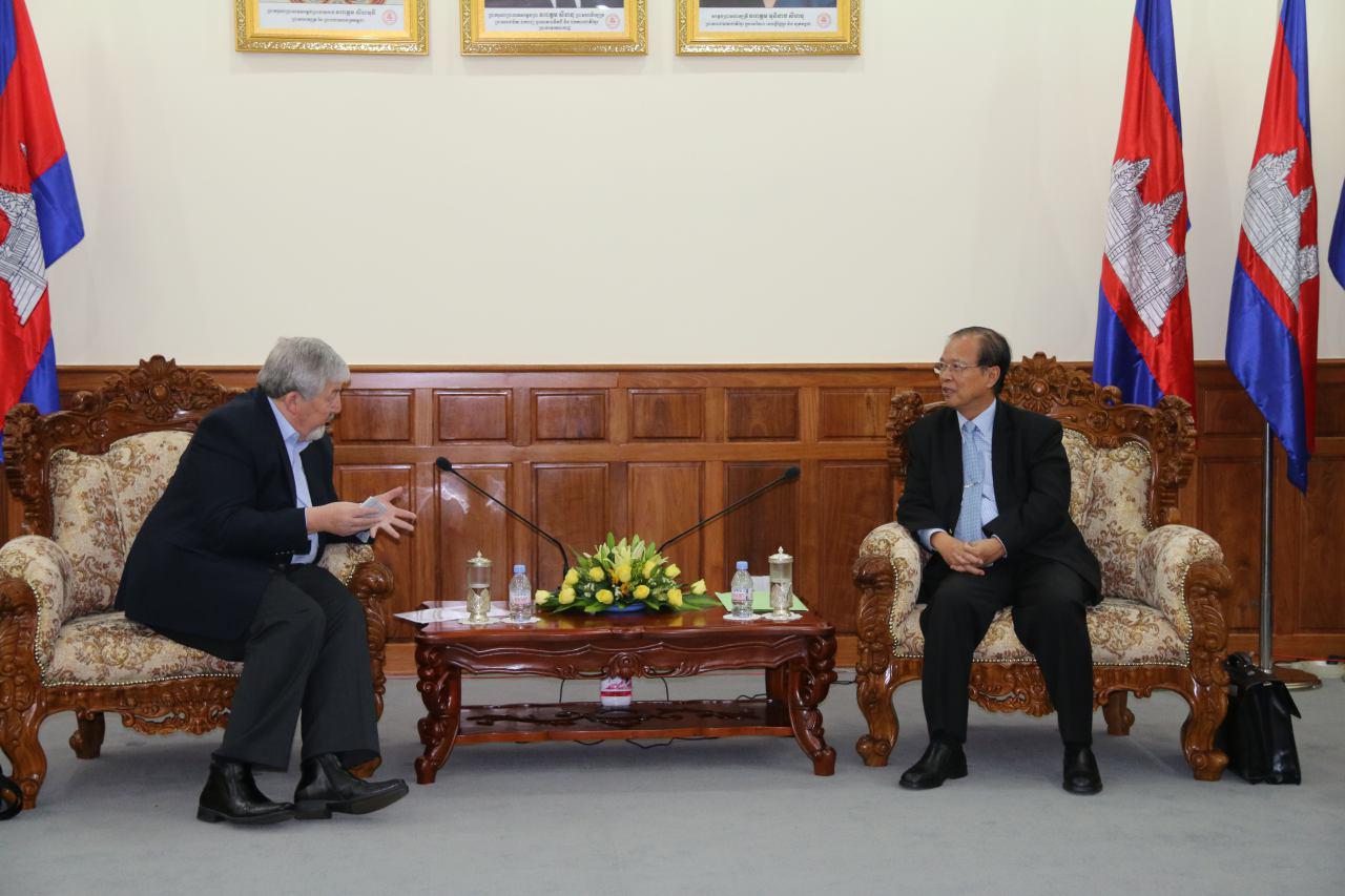 A Curtesy Call on H.E. Minister Tram Iv Tek by Mr. Jim Holmes, Director of Incyte Consulting on 19 January 2016.