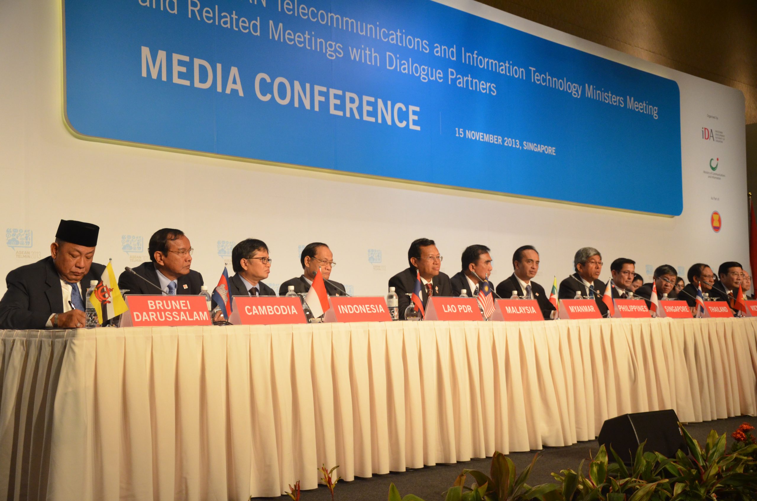 HIS EXCELLENCY PRAK SOKHON FULFILLS HIS VISIT IN SINGAPORE