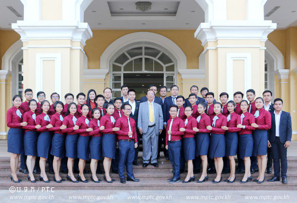 ឯកឧត្ដមរដ្ឋមន្ត្រី ត្រាំ អុីវតឹក អនុញ្ញាតឱ្យប្រតិភូយុវជននៃសមាគមនាវាយុវជនអាស៊ីអាគ្នេយ៍កម្ពុជា ចូលជួបសម្តែងការគួរសម នៅទីស្ដីការក្រសួងប្រៃសណីយ៍ និងទូរគមនាគមន៍​