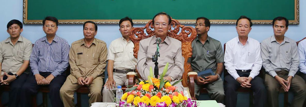 H.E. Minister Tram Iv Tek Presided Over the Meeting with Government Officials in Battambang .