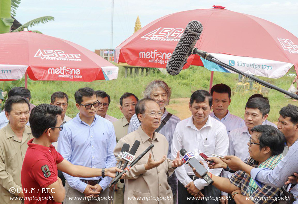 ឯកឧត្ដមរដ្ឋមន្ត្រី ត្រាំ អុីវតឹក អញ្ជើញត្រួតពិនិត្យ និងប្រកាសដាក់ឲ្យស្ថានីយ៍ទូរស័ព្ទចល័តរបស់ក្រុមហ៊ុនមិត្តហ្វូន (Metfone)&nbsp;នៅស្រុកកំពង់លែង ខេត្តកំពង់ឆ្នាំង​