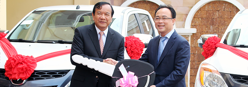 Vehicles’ Handover Ceremony: On 27 August 2015, Neak Oknha Kith Meng has donated and handed over two vehicles to the Ministry of Posts and Telecommunications.