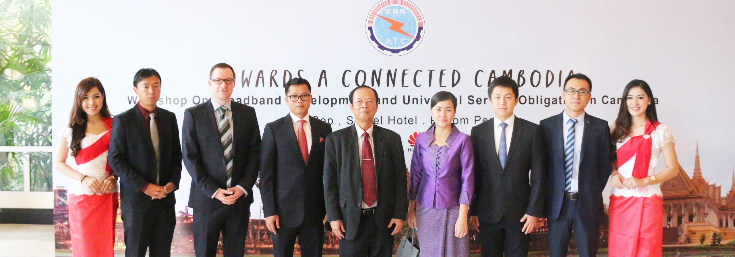 ឯកឧត្ដមរដ្ឋមន្ត្រី ត្រាំ អុីវតឹក អញ្ជើញជាអធិបតីក្នុងពិធីបើកសិក្ខាសាលាស្ដីពីការអភិវឌ្ឍ &nbsp; អុិនធឺណែតល្បឿនលឿននិងកាតព្វកិច្ចសេវាសកលនៅកម្ពុជា