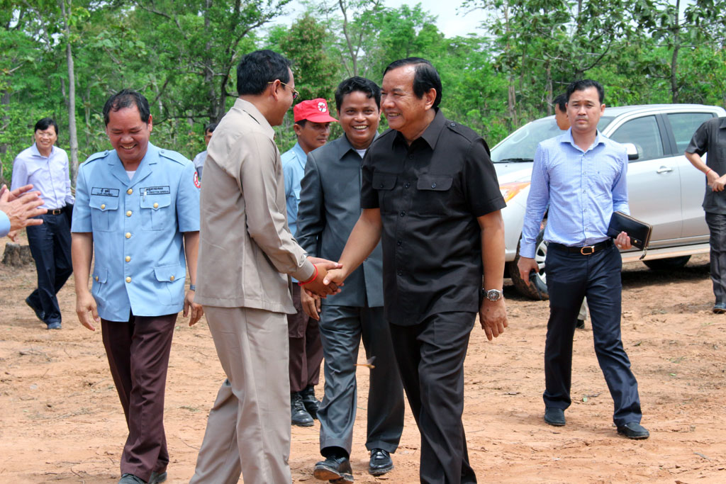 ឯកឧត្តម​រដ្ឋមន្ត្រី អញ្ជើញសួរសុខទុក្ខវរសេនាតូចលេខ៤១១ នាថ្ងៃទី២០ ខែកក្កដា  ឆ្នាំ២០១៥​