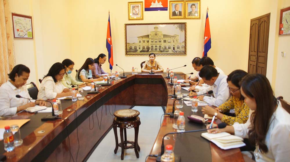 លោកជំទាវ ប្រាក់ ច័ន្ទណយ&nbsp;រដ្ឋលេខាធិការក្រសួងប្រៃសណីយ៍ និងទូរគមនាគមន៍ ដឹកនាំកិច្ចប្រជុំពិភាក្សាអំពីការត្រៀមរៀបចំអបអរសាទរទិវាអន្តរជាតិនារី ៨មិនា ខួបលើកទី១០៥ ឆ្នាំ២០១៦