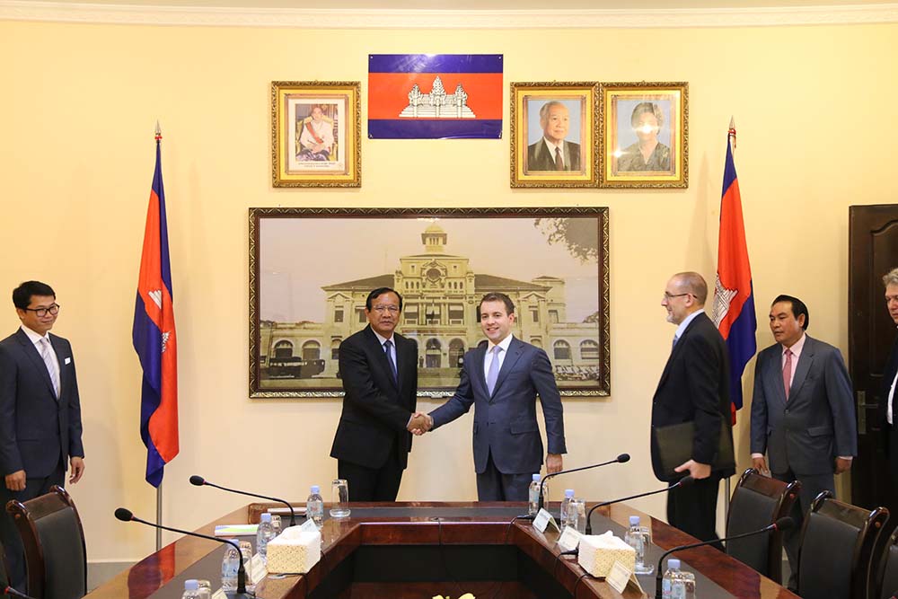 ឯកឧត្ដម ប្រាក់ សុខុន រដ្ឋមន្ត្រីក្រសួងប្រៃសណីយ៍ និងទូរគមនាគមន៍ បានអនុញ្ញាតឲ្យលោក Nikolay Nikiforov រដ្ឋមន្ត្រីទូរគមនាគមន៍ និងប្រព័ន្ធផ្សព្វផ្សាយសហព័ន្ធរុស្ស៊ីចូលជួបសម្ដែងការគួរសម និងពិភាក្សាការងារ
&nbsp;