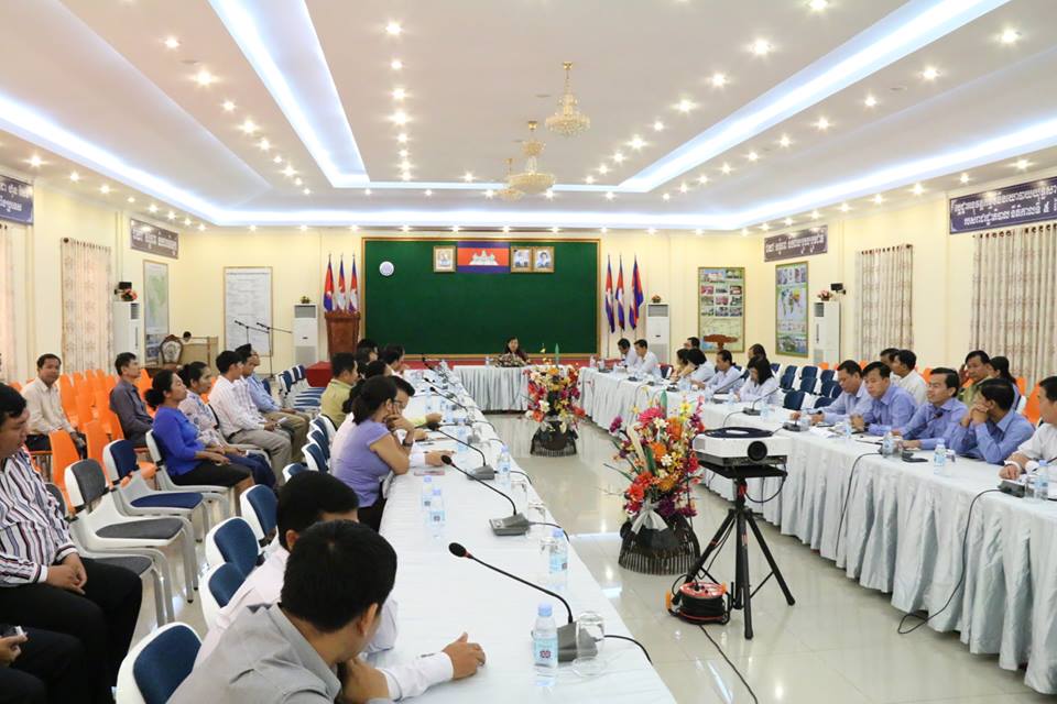 លោកជំទាវ រស់ សូរក្ខា រដ្ឋលេខាធិការក្រសួងប្រៃសណីយ៍ និងទូរគមនាគមន៍ ដឹកនាំកិច្ចប្រជុំផ្សព្វផ្សាយស្ដីពីការទប់ស្កាត់យុទ្ធនាការស្លៀកពាក់ខ្មៅថ្ងៃច័ន្ទ