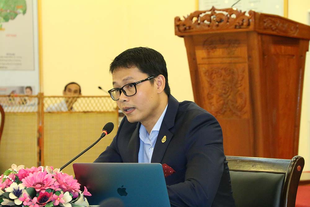 ឯកឧត្តមរដ្ឋលេខាធិការ កាន ច័ន្ទមេត្តា ដឹកនាំកិច្ចប្រជុំស្ដីពីកាលានុវត្តភាព និងផលប៉ះពាល់នៃការជ្រើសរើសគន្លងផ្លូវនៃបណ្ដាញខ្សែកាប្លិ៍អុបទិកក្រោមបាតសមុទ្រ AEE-1 និងហេដ្ឋានរចនាសម្ព័ន្ធពាក់ព័ន្ធសាខានៅព្រះរាជាណាចក្រកម្ពុជា របស់ក្រុមហ៊ុន CFOCN