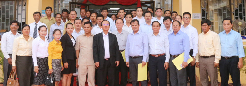 ឯកឧត្តមរដ្ឋមន្ត្រី ត្រាំ អុីវតឹក អញ្ជើញជួបសំណេះសំណាលជាមួយមន្ត្រីរាជការ និងនិយោជិត នៃមន្ទីរប្រៃសណីយ៍ និងទូរគមនាគមន៍ ខេត្តកំពង់ស្ពឺ