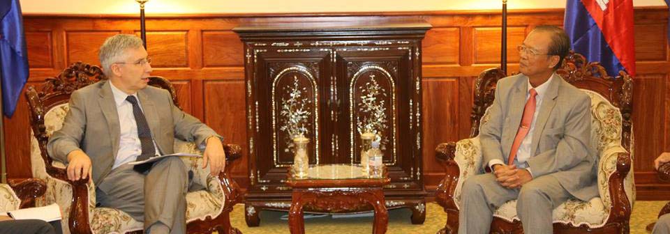 ឯកឧត្តមរដ្ឋមន្ត្រី ត្រាំ អុីវតឹក អនុញ្ញាតឲ្យឯកឧត្តម Jean-Claude Poimboeuf ឯកអគ្គរដ្ឋទូតបារាំងប្រចាំកម្ពុជា ជួបសម្តែងការគួរសម និងពិភាក្សាការងារ