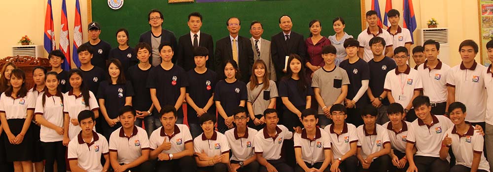 ឯកឧត្ដមរដ្ឋមន្ត្រី ត្រាំ អុីវតឹក ក្នុងពិធីបិទវគ្គវាយតម្លៃការបណ្ដុះបណ្ដាលរបស់អ្នកស្ម័គ្រចិត្ត ICT អន្តរជាតិ និងណែនាំតម្រង់ទិសដៅដល់អ្នកស្ម័គ្រចិត្ត ICT ជាតិកម្ពុជា២០១៦