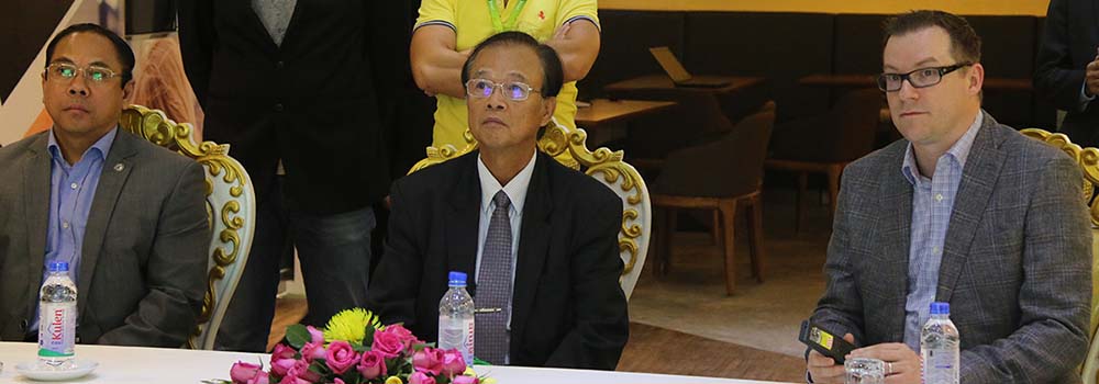 H.E. Minister tram Iv Tek and a Delegation of the Ministry of Posts and Telecommunications Paid a Visit to Smart Axiata Co.,Ltd to Understand Its Services Providing