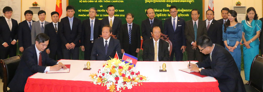 ពិធី​ចុះហត្ថលេខា​ឯកសារ​កិច្ចសហ​ប្រតិបត្តិការ​រវាង​ក្រសួងប្រៃសណីយ៍ និង​ទូរគមនាគមន៍ នៃព្រះរាជាណាចក្រកម្ពុជា និង ក្រសួងព័ត៌មាន និងគមនាគមន៍ វៀតណាម