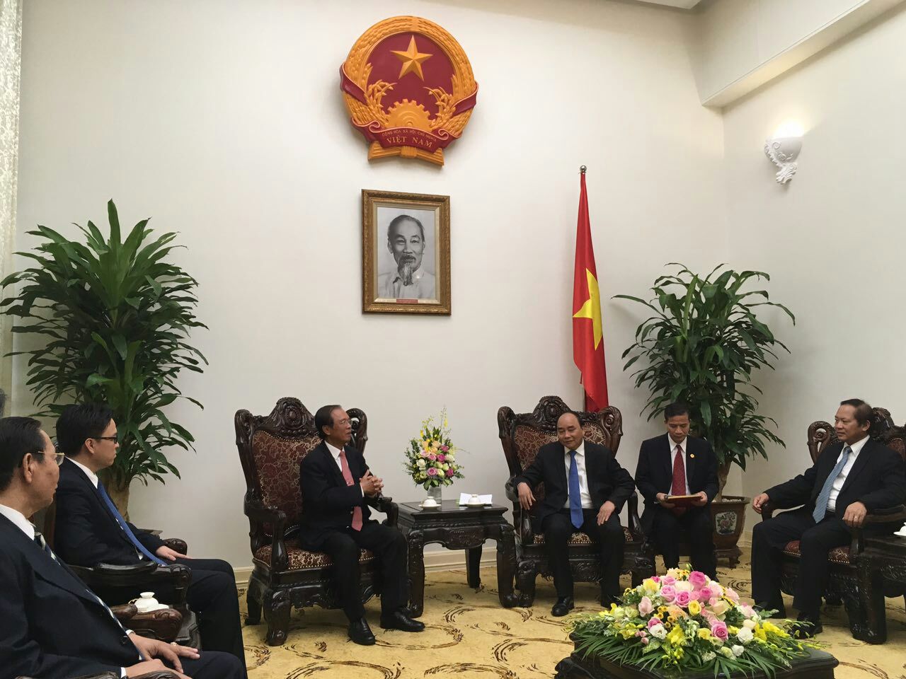 ឯកឧត្តមរដ្ឋមន្រ្តី ត្រាំ អុីវតឹក ជួបសវនាកាជាមួយឯកឧត្ដម Nguyen Xuan Phuc នាយករដ្ឋមន្ត្រី នៃសាធារណៈរដ្ឋសង្គមនិយមវៀតណាម