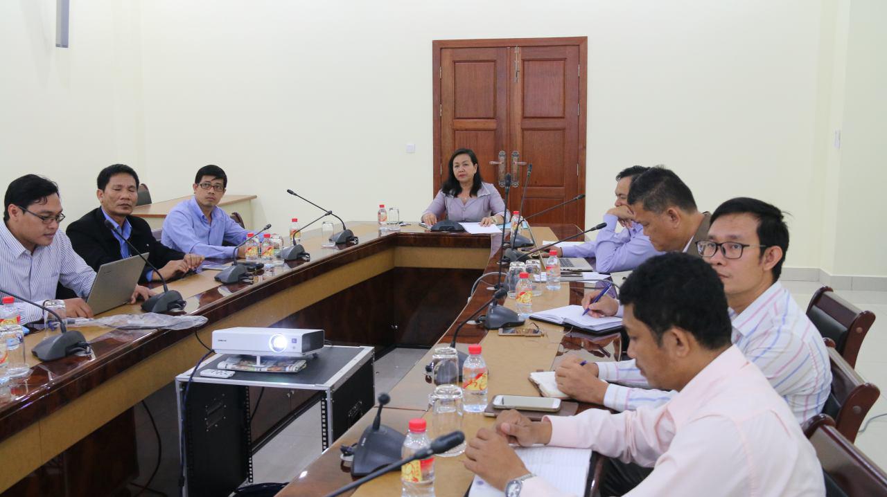 លោកជំទាវ រស់ សូរក្ខា រដ្ឋលេខាធិការក្រសួងប្រៃសណីយ៍ និងទូរគមនាគមន៍ អញ្ជើញដឹកនាំកិច្ចប្រជុំពិនិត្យពិភាក្សាសេចក្ដីព្រាងប្រកាសស្ដីពីការភ្ជាប់ និងផ្ដល់ទិន្នន័យសេវាទូរគមនាគមន៍ និងព័ត៌មានវិទ្យា