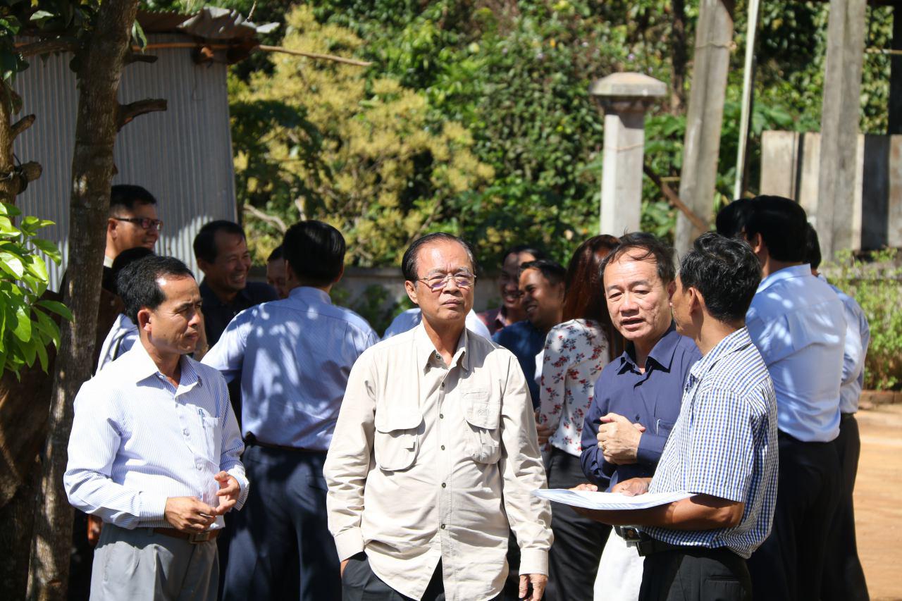 ឯកឧត្ដម​រដ្ឋមន្ត្រី ត្រាំ អុីវតឹក អញ្ជើញ​ដឹកនាំ​ប្រតិភូក្រសួង​ប្រៃសណីយ៍ និង​ទូរគមនាគមន៍ ចុះ​សួរ​សុខ​ទុក្ខមន្ត្រី​រាជ​ការ និង​ពិនិត្យទីតាំង​ដើម្បី​សាងសង់​អគាររដ្ឋបាល​មន្ទីរ ប.ទ ថ្មីខេត្តមណ្ឌលគិរី