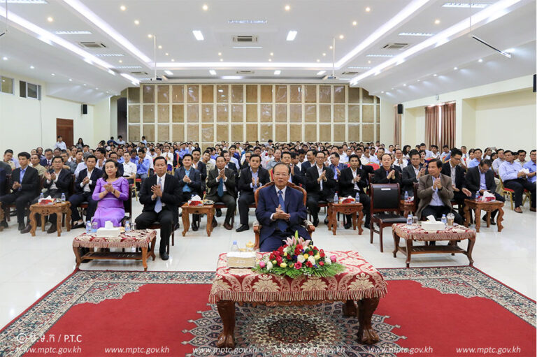 ​ឯកឧត្តម​រដ្ឋមន្ត្រី​ ​អញ្ជើញ​ចែក​ប័ណ្ណ​សមាជិក​របប​សន្តិសុខ​សង្គម​ជូន​ដល់​ម​ន្រ្តី​រាជការ​ ​និង​ម​ន្រ្តី​ជាប់កិច្ចសន្យា​នៃ​ក្រសួងប្រៃសណីយ៍និងទូរគមនាគមន៍​