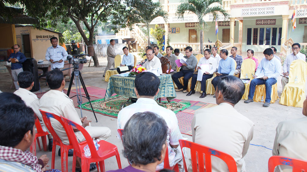 H.E Sarak Khan, Secretary of State and deputy Chairman of Government Working Group for Saang District presided over the Public Forum, Saang District, Kandal, February 11, 2016