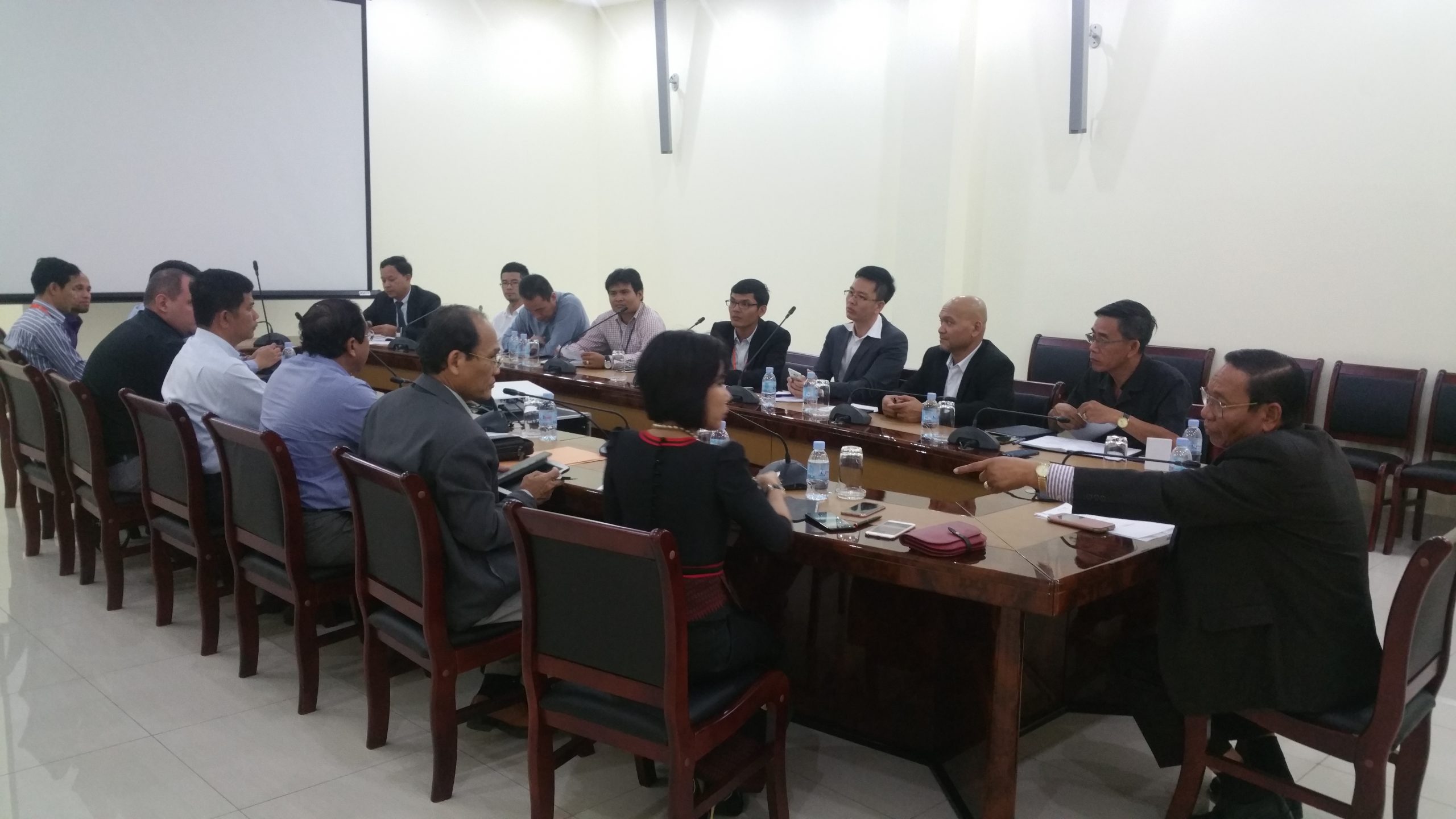 ឯកឧត្ដម កុយ ពុំ អនុរដ្ឋលេខាធិការ និងជានាយកខុទ្ទការល័យរដ្ឋមន្ត្រី បានអញ្ជើញដឹកនាំកិច្ចប្រជុំពិភាក្សាការអនុវត្តអនុសាសន៍ សម្តេចអគ្គមហាសេនាបតីតេជោ ហ៊ុន សែន&nbsp;