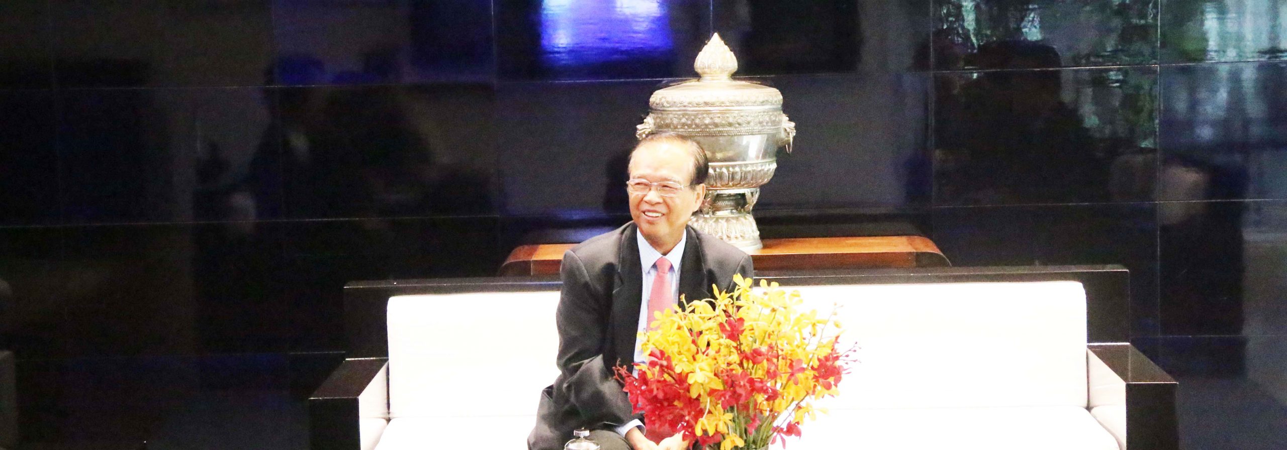 ឯកឧត្ដមរដ្ឋមន្ត្រី ត្រាំ អុីវតឹក ដឹកនាំប្រតិភូក្រសួងប្រៃសណីយ៍ និងទូរគមនាគមន៍ បំពេញទស្សនកិច្ចការងារ នៅសាធារណរដ្ឋសង្គមនិយមវៀតណាម