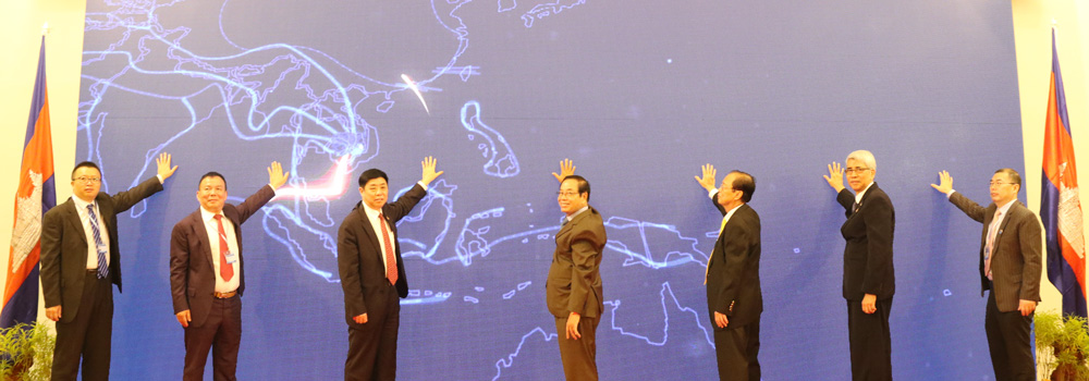 ឯកឧត្ដម​ ត្រាំ ​អីុវតឹក​ រដ្ឋ​មន្ត្រី​ក្រសួង​ប្រៃ​សណីយ៍​ និង​ទូរ​គមនាគមន៍​ អញ្ជើញ​ចូល​រួម​ក្នុង​ពិធី​ប្រកាស​ឲ្យ​ប្រើ​ប្រាស់​ជា​ផ្លូវ​ការ​បណ្ដាញ​ខ្សែរ​កាប្លិ៍​អុប​ទិក​ក្រោម​បាត​សមុទ្រ​ AAE-1​ របស់​ក្រុមហ៊ុន​ CFOCN​