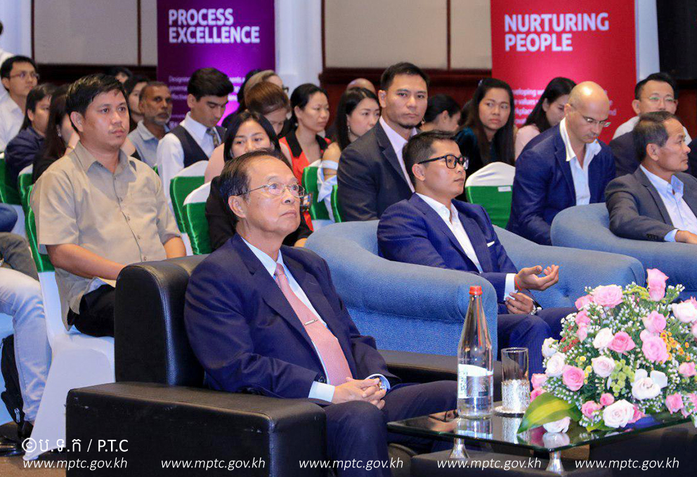 ឯកឧត្តមរដ្ឋមន្ត្រី ត្រាំ អុីវតឹក អញ្ជើញចូលរួមស្ដាប់ការធ្វើបទបង្ហាញស្តីពីរបាយការណ៍និរន្តរភាពប្រចាំឆ្នាំ២០១៧ របស់ក្រុមហ៊ុន Smart Axiata