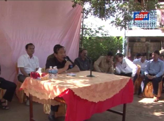 Kandal, February 4, 2016: H.E. Minister Prak Sokhonn Paid a Visit to Citizens at Prek Ombil Commune, Saang District.