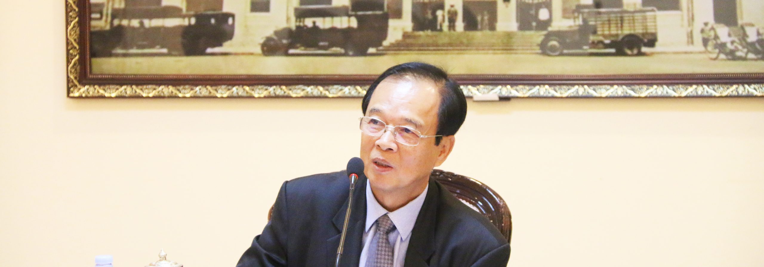 H.E. Minister Tram Iv Tek Chaired the Discussion Meeting to Prepare for the Official Visit of Minister of Information and Communications.