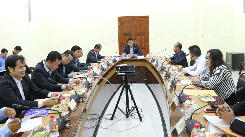H.E. Kan Channmeta chaired a discussion meeting on the Supply of Internet, phone and radio services for World Economic Forum on ASEAN