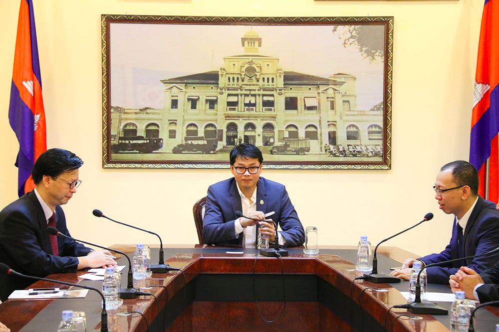H.E. Kan Channmeta, Secretary of State of Ministry of Posts and Telecommunications Presided Over the MoU Signing Ceremony for the Establishment of Cambodia-Korea Information Access Center