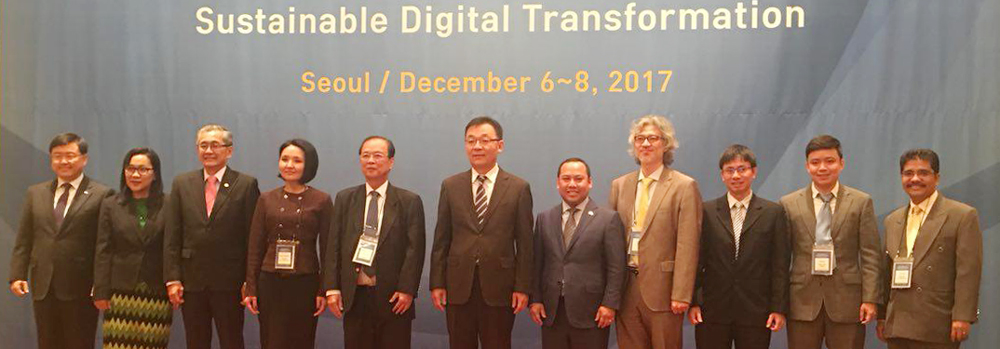 ឯកឧត្តម​ ត្រាំ ​អុីវតឹក​ អញ្ជើញ​ចូល​រួម​បើក​ និង​ធ្វើ​បទ​បង្ហាញ​ក្នុង​កម្ម​វិធី​វេទិកា​ភាព​ជា​អ្នក​ដឹក​នាំ​វិស័យ​បច្ចេក​វិទ្យា​គមនាគមន៍​ និង​ព័ត៌មាន​សកល ​ឆ្នាំ​២០១៧ នៅ​សាធារណរដ្ឋកូរ៉េ