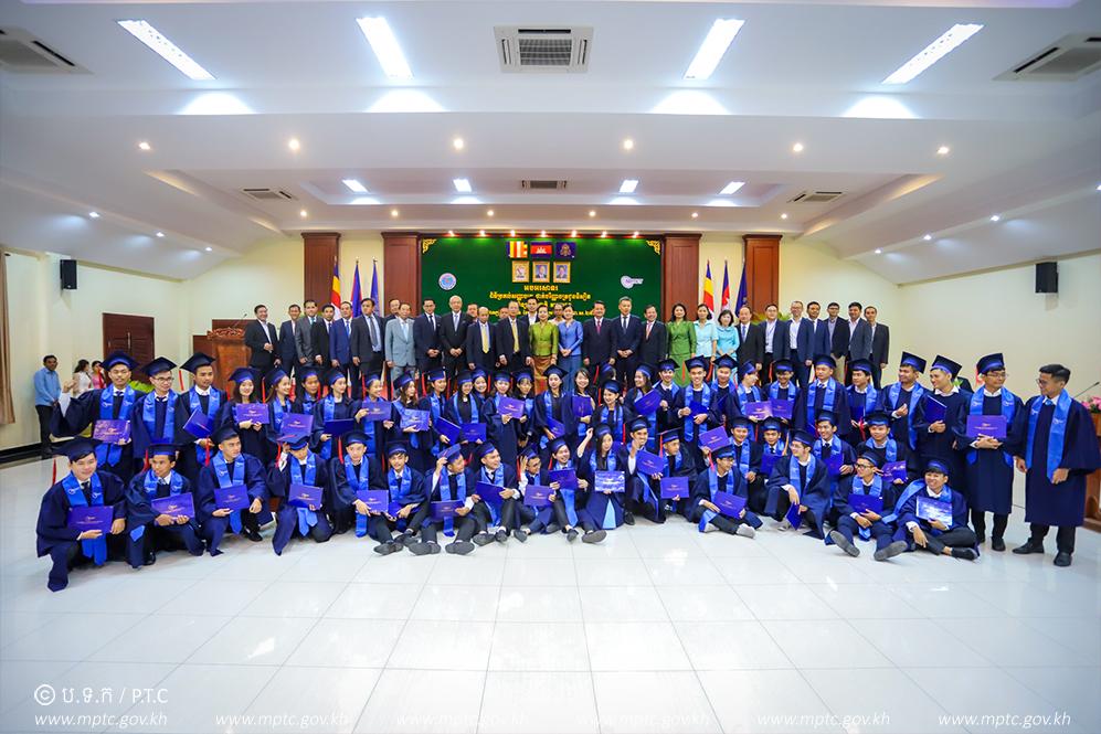 ​ឯកឧត្ដម​រដ្ឋមន្ត្រី​ ​ត្រាំ​ អុី​វ​តឹក​ ​អញ្ជើញ​ចែក​សញ្ញាបត្រ​ថ្នាក់​បរិញ្ញាបត្រ​ដល់​និស្សិត​ជំនាន់​ទី​២​ ​របស់​វិទ្យាស្ថាន​ជាតិ​ (និ​ប​ទិ​ក​-​NIP​TIC​T​)